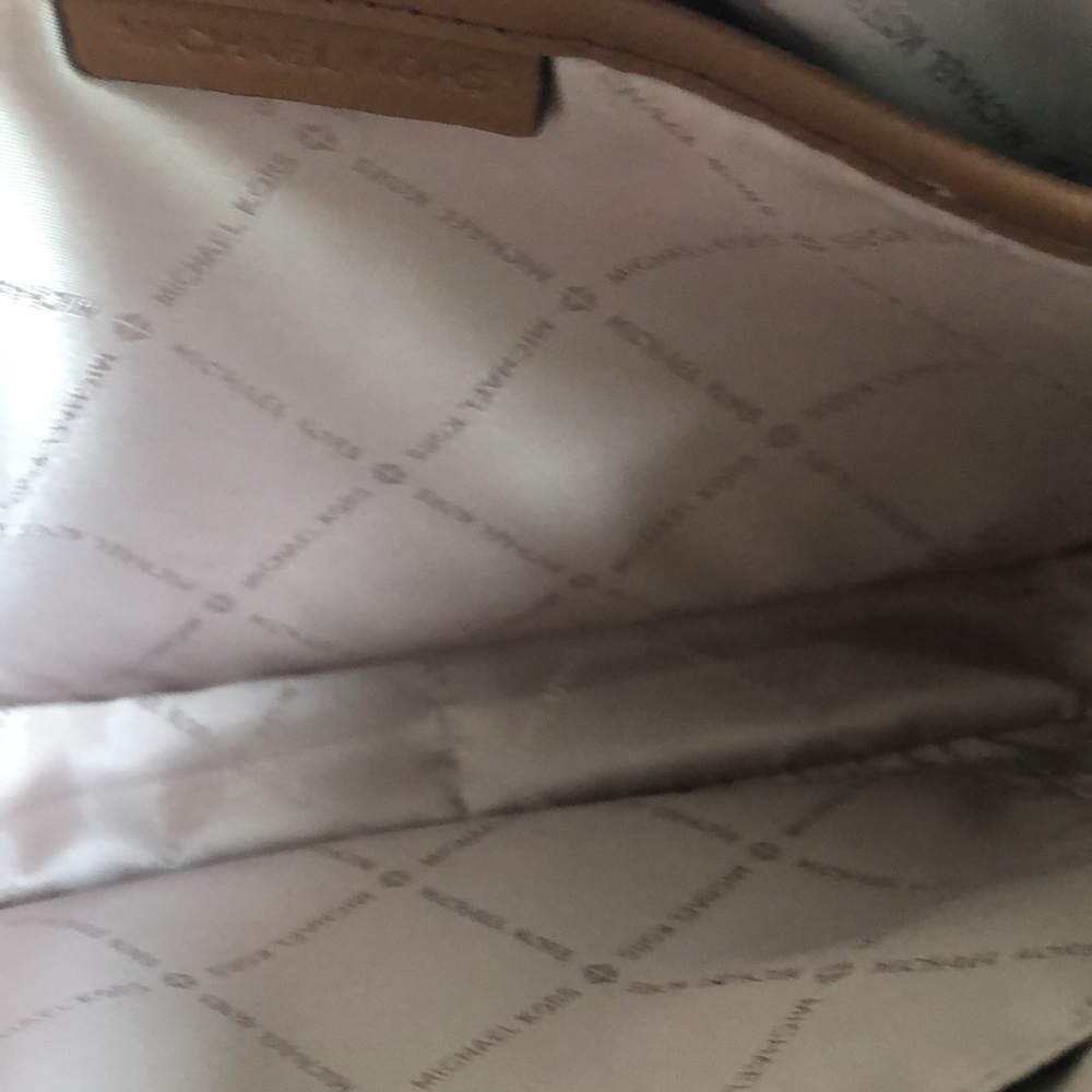 Michael Kors crossbody purse - Picture 6 of 8